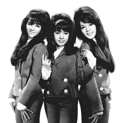 Cover: Walking in the Rain von The Ronettes